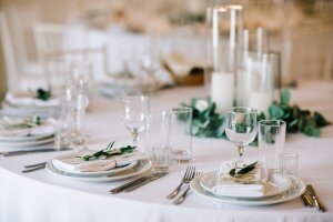 wedding_dinner_table_set_classy_white_decor_with_greenery